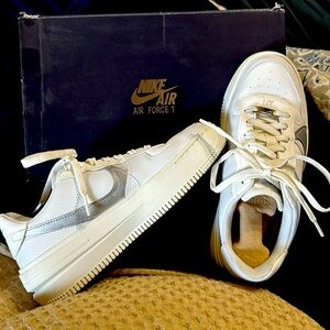 VGUC Nike Platform Air Force 1 women’s size 8.